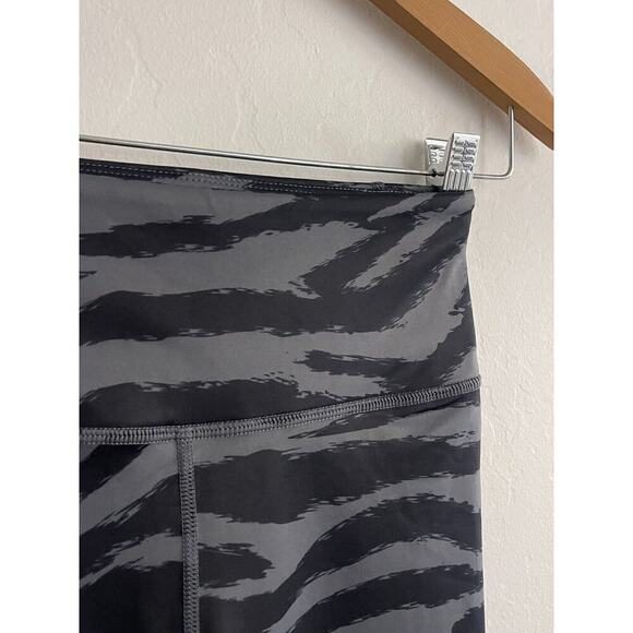 Lilybod XS Leggings Ariana Black & Gray Tiger High Rise Stretch Pants NEW - Picture 6 of 9